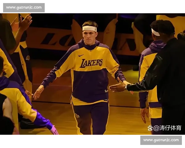 多队竞逐！太阳中锋理查兹成交易香饽饽，潜在下家浮出水面